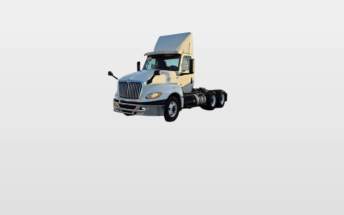 2019 International LT — photo 1