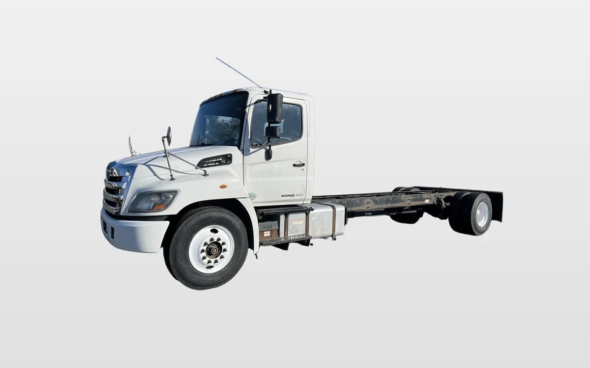 2018 Hino 338 — photo 1