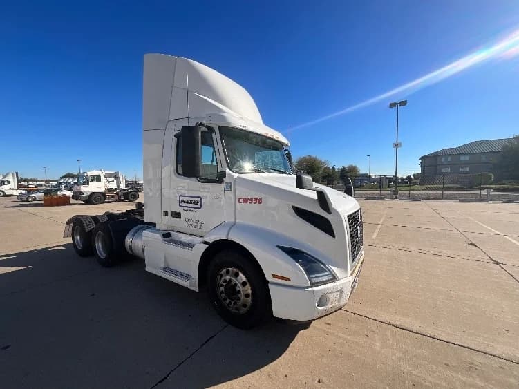 2021 Volvo VNR 640