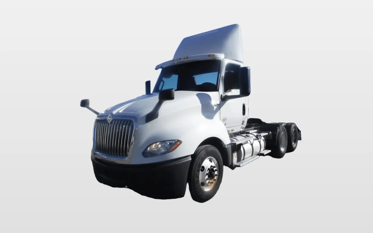 2019 International LT — photo 1