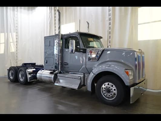 2027 Kenworth W990