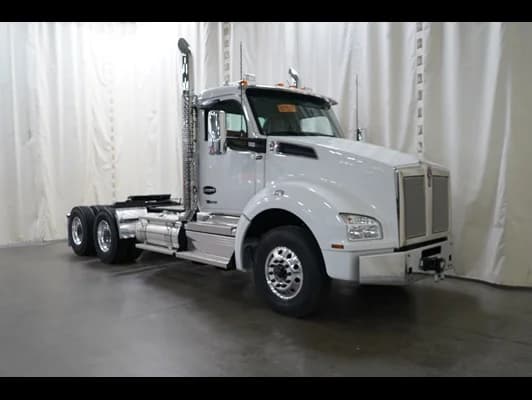 2027 Kenworth T880