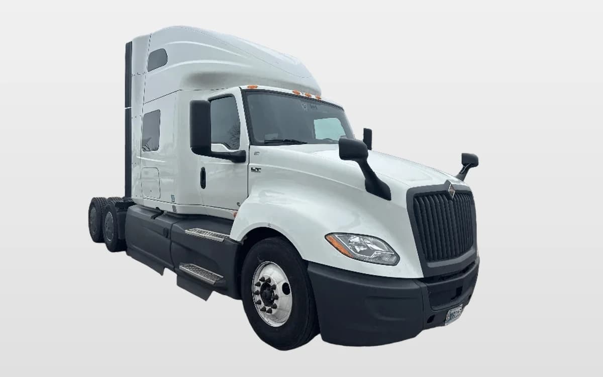 2023 International LT — photo 1