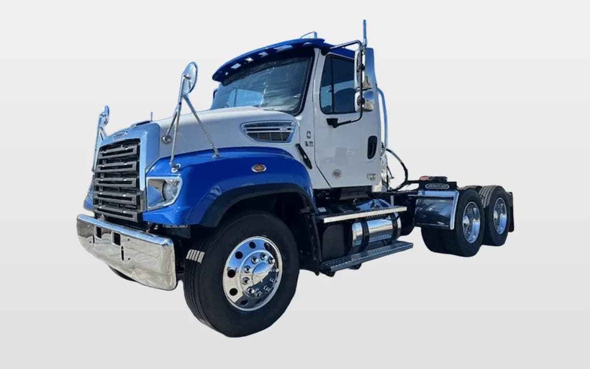 2025 Freightliner 114SD — photo 1