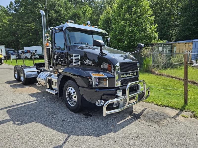 2025 Mack Pinnacle
