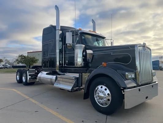 2026 Kenworth W900