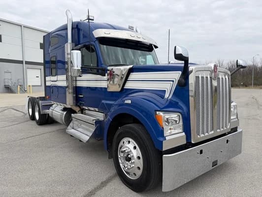 2023 Kenworth W990