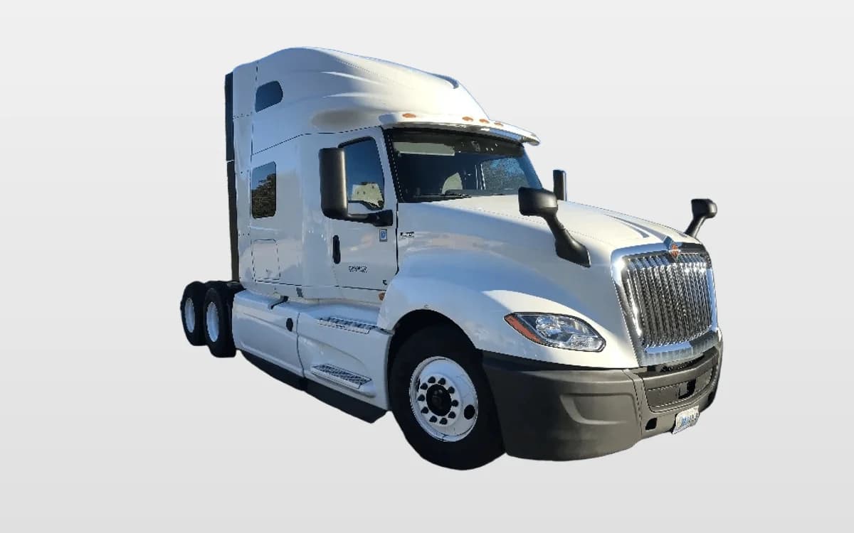 2022 International LT — photo 1