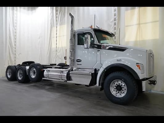 2027 Kenworth T880