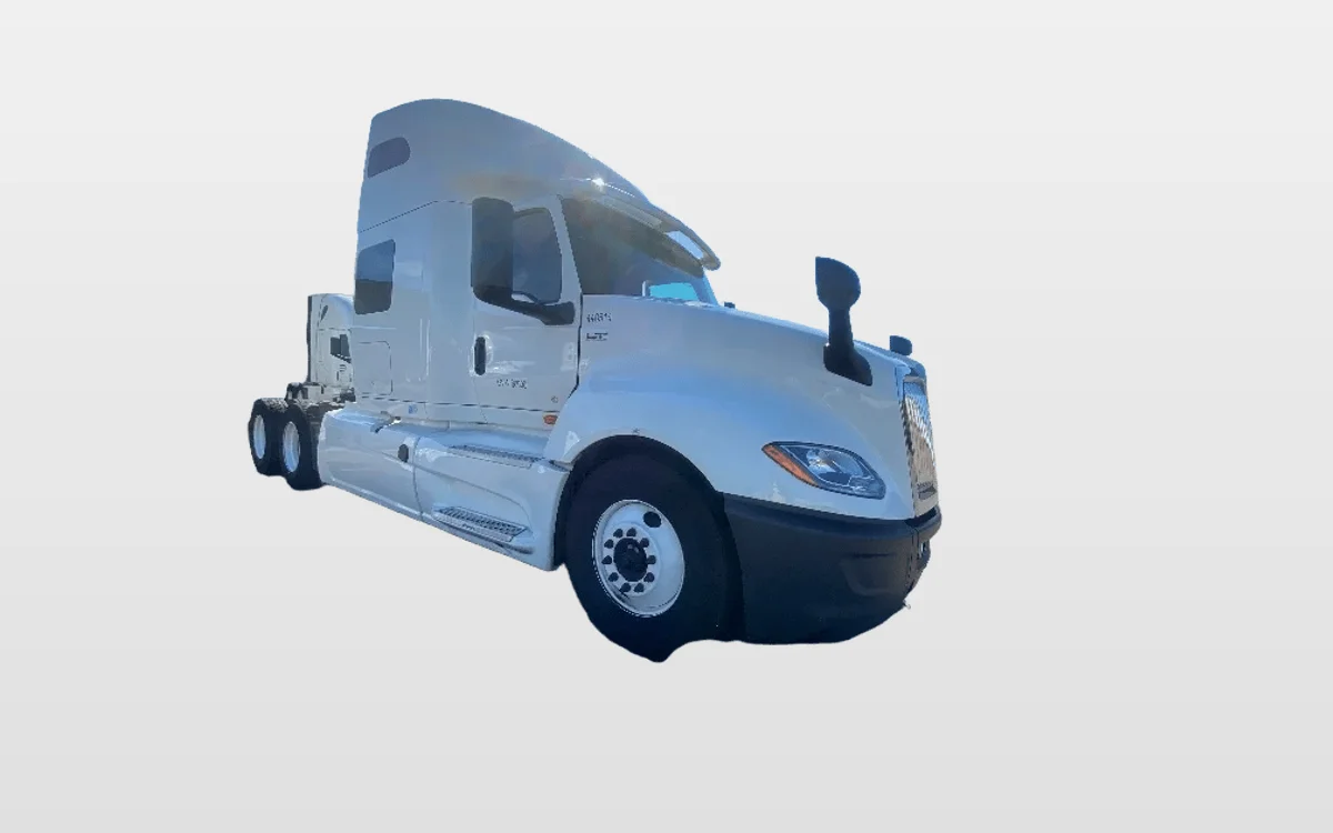 2022 International LT — photo 1