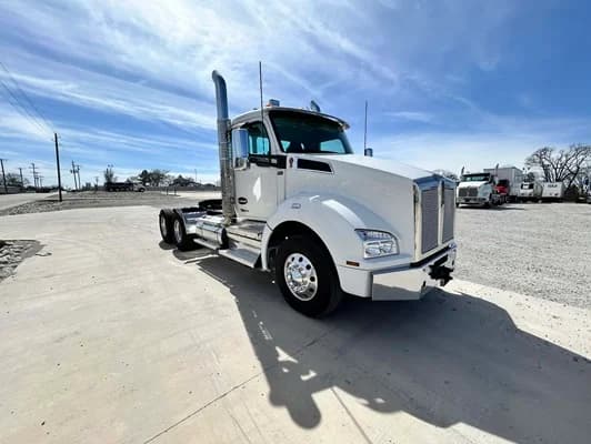 2025 Kenworth T880