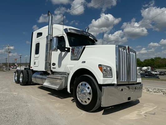 2023 Kenworth W990