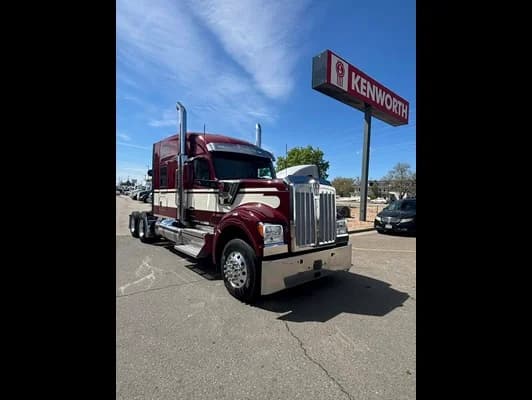 2023 Kenworth W990