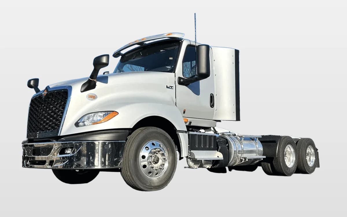 2025 International LT — photo 1