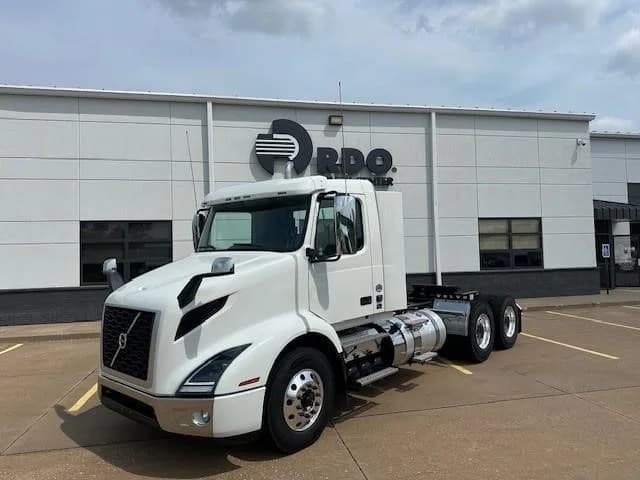 2026 Volvo VNR 640