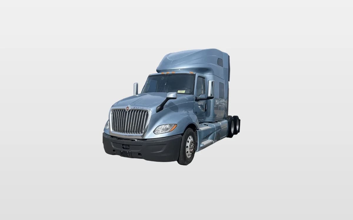 2022 International LT — photo 1