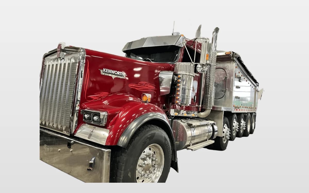 2022 Kenworth W900 — photo 1