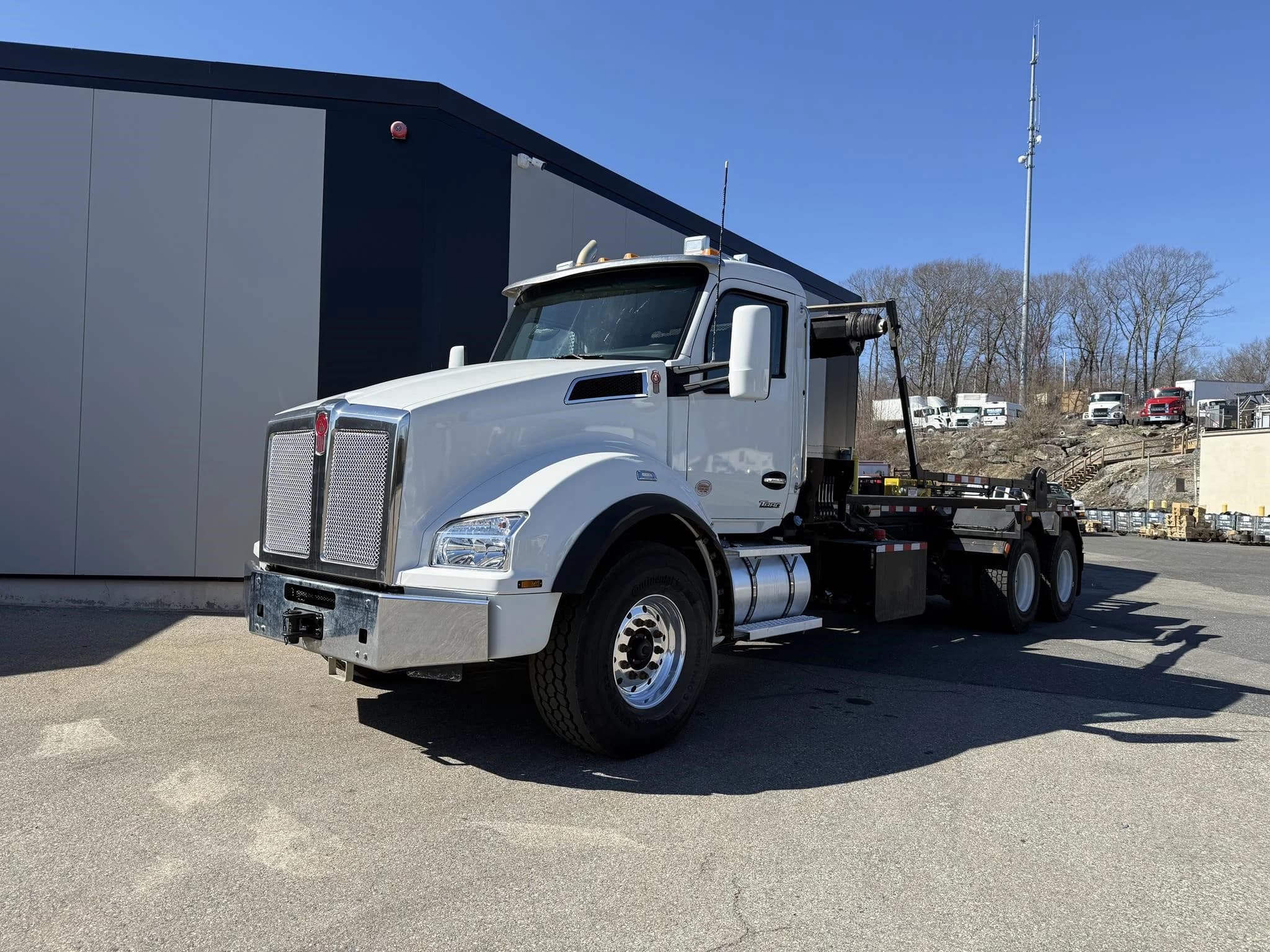 2025 Kenworth T880