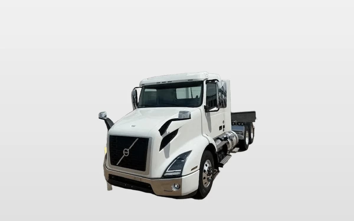 2026 Volvo VNR 640 — photo 1