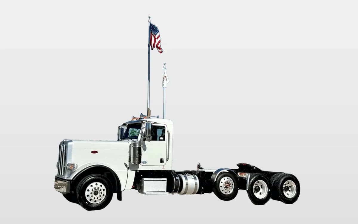 2020 Peterbilt 389 — photo 1