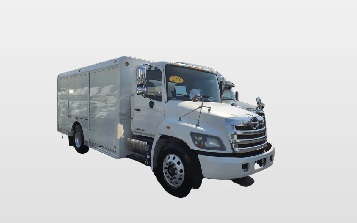 2019 Hino 338 — photo 1