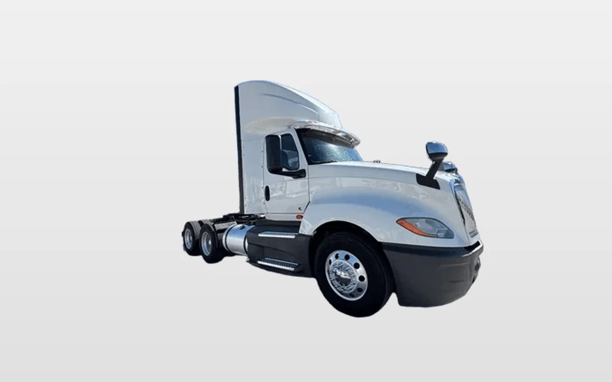 2019 International LT — photo 1