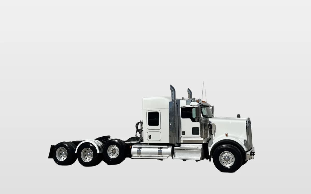 2022 Kenworth W900 — photo 1