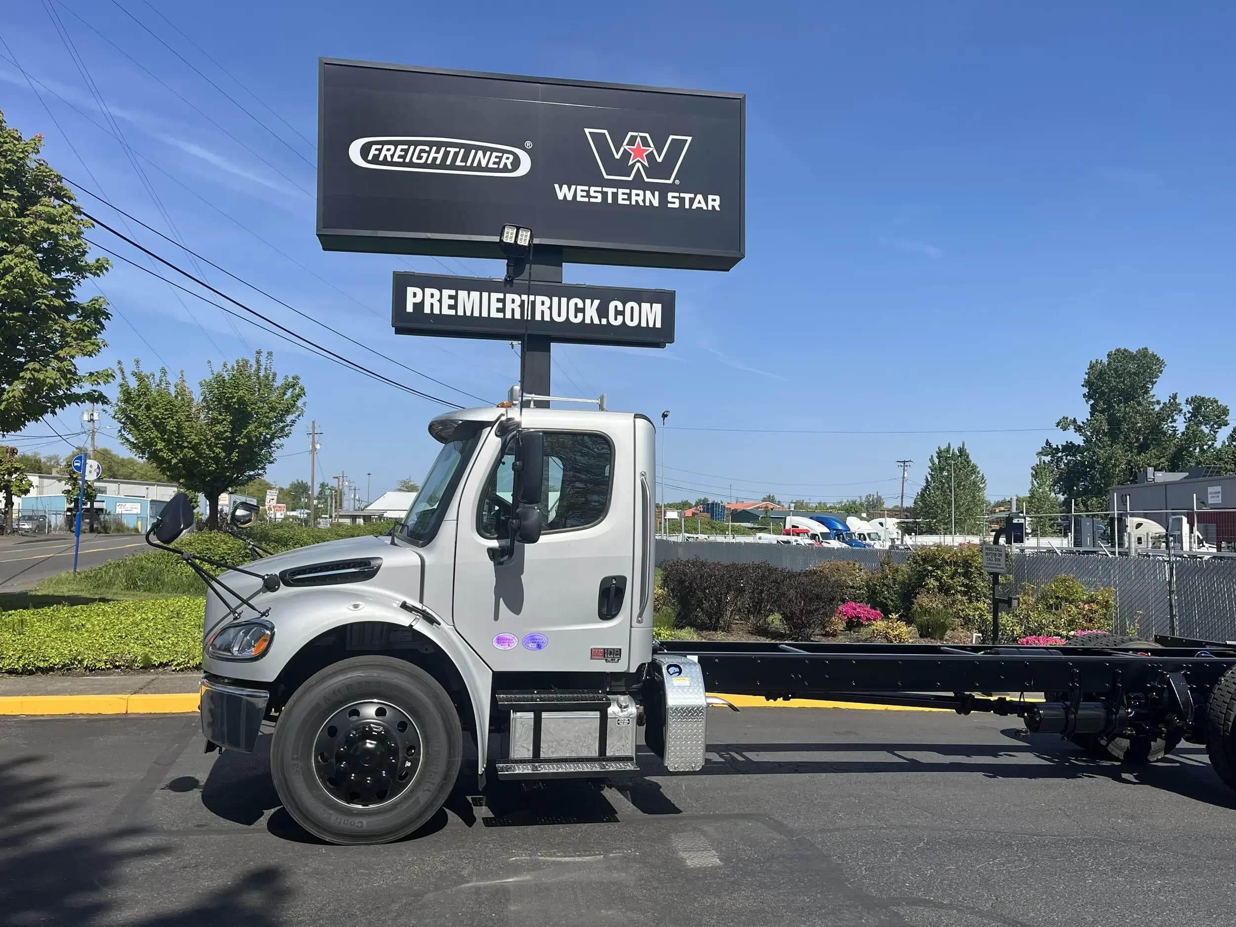 2025 Freightliner M2 106