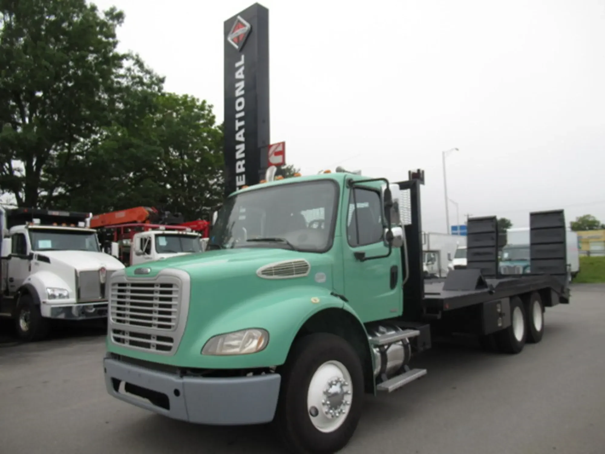 2009 Freightliner M2 106