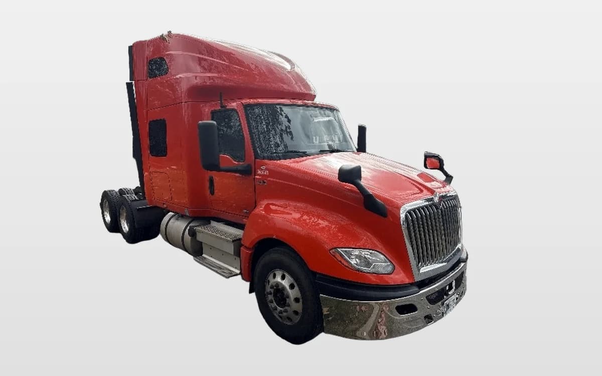 2021 International LT — photo 1