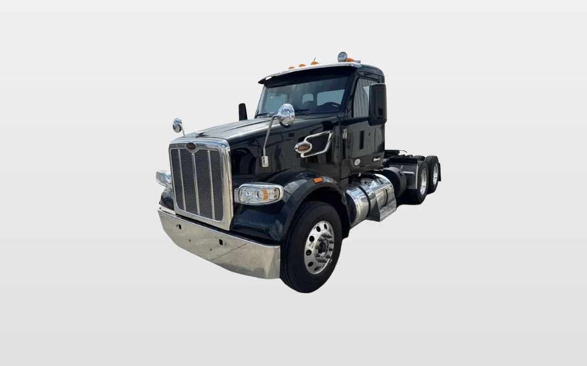 2023 Peterbilt 567 — photo 1