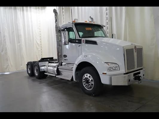 2027 Kenworth T880