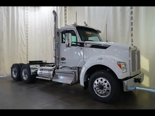 2027 Kenworth T880