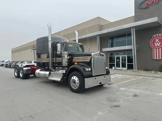 2026 Kenworth W900