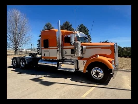 2019 Kenworth W900