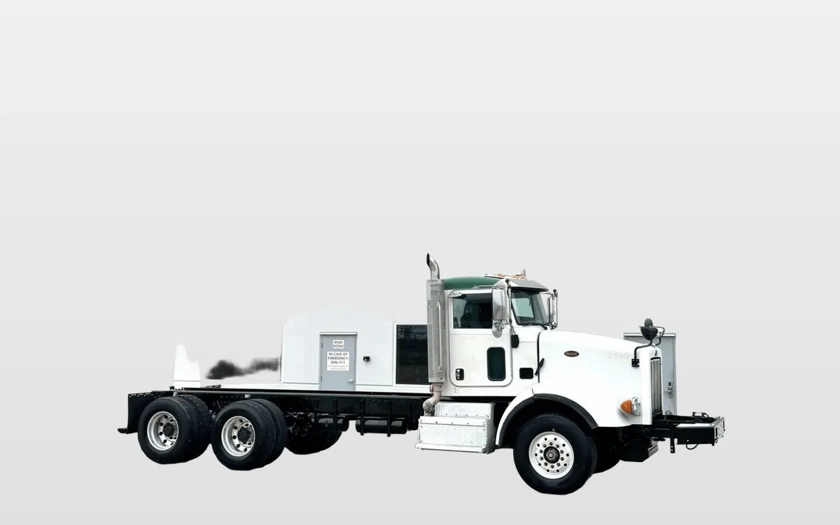 2015 Peterbilt 365 — photo 1