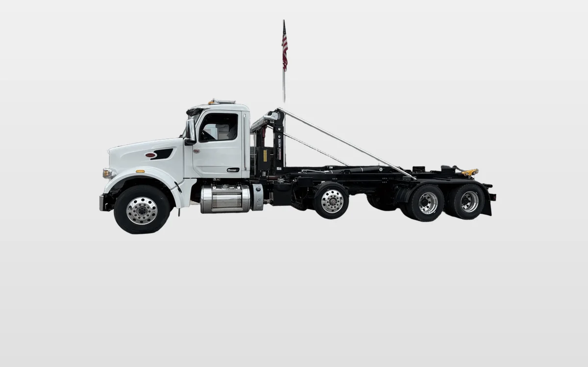 2025 Peterbilt 567 — photo 1