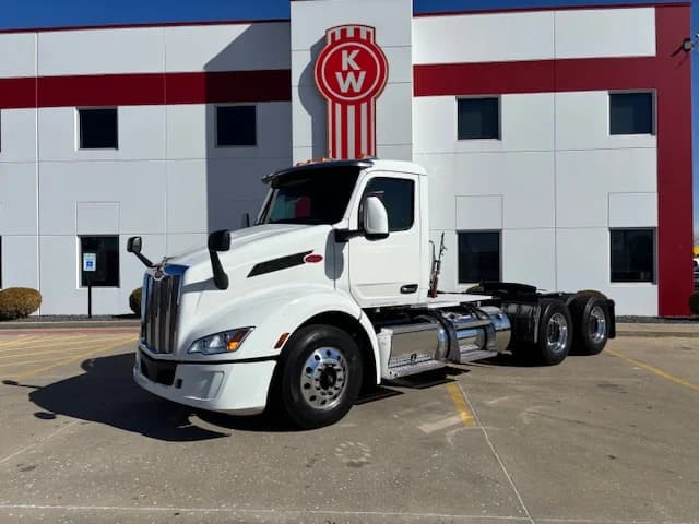 2023 Peterbilt 579