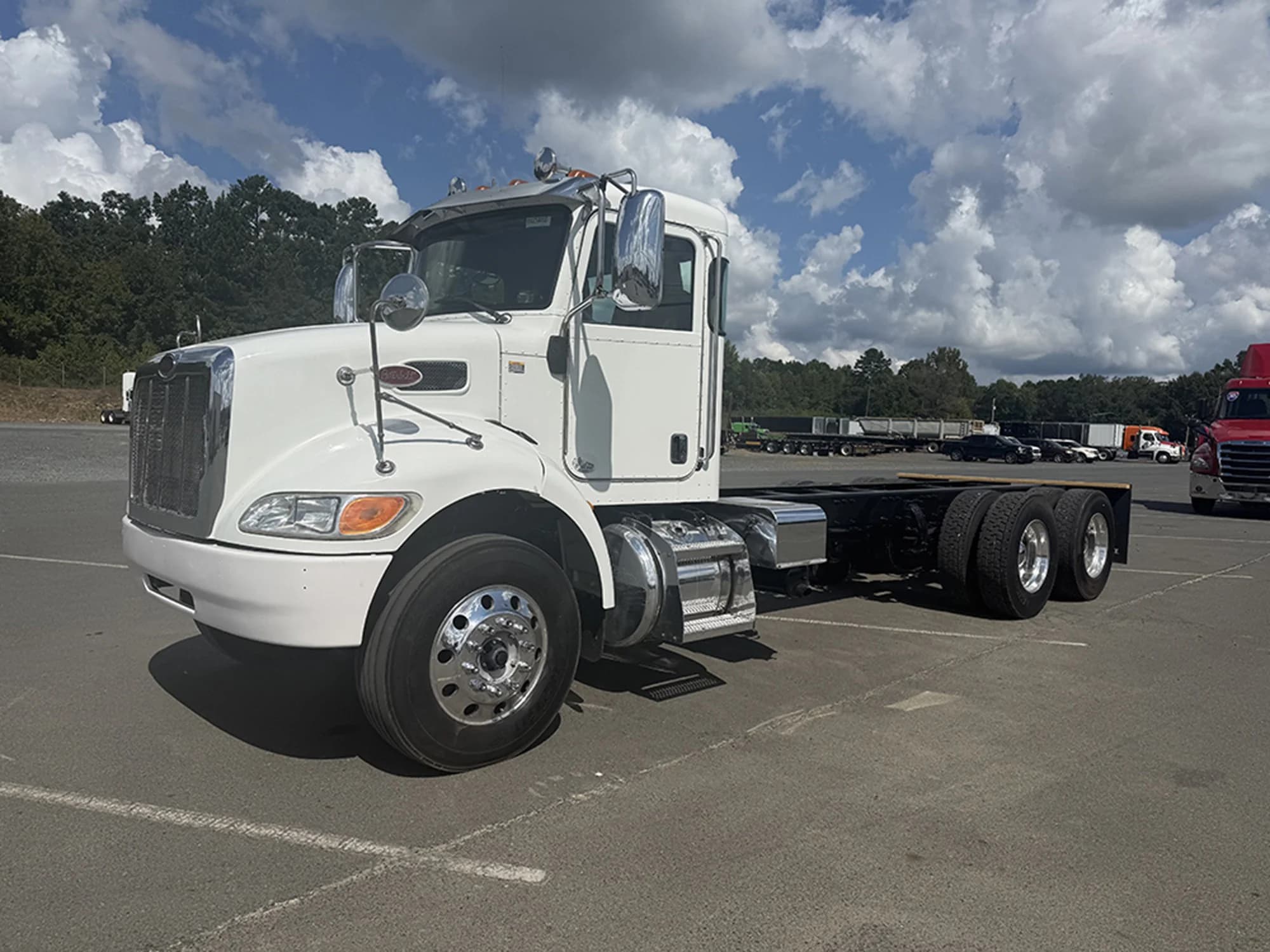 2016 Peterbilt 348