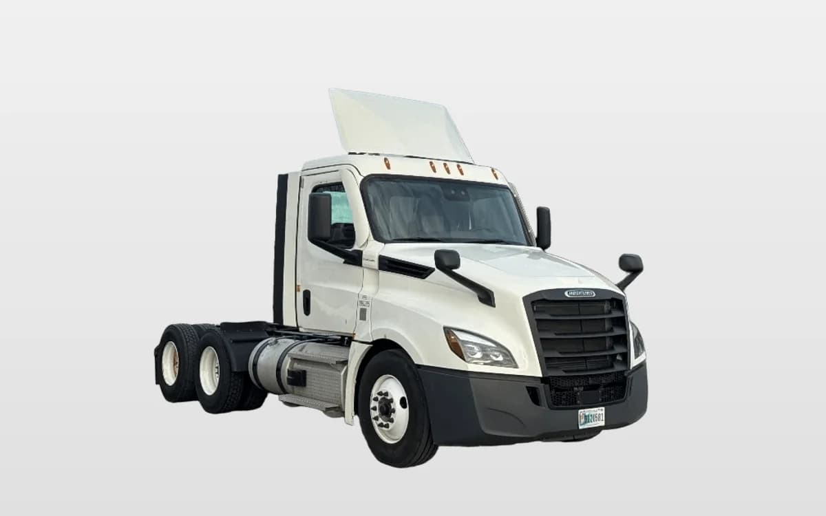 2022 Freightliner Cascadia — photo 1