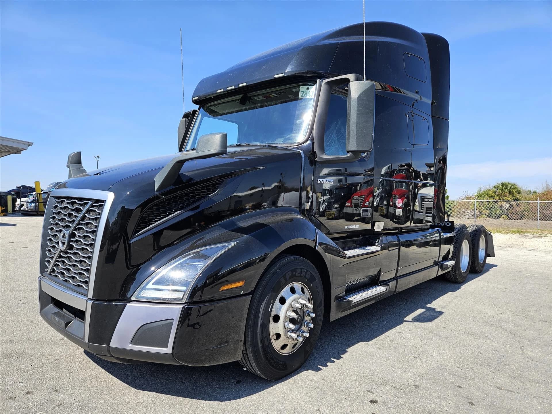 2022 Volvo VNL 760