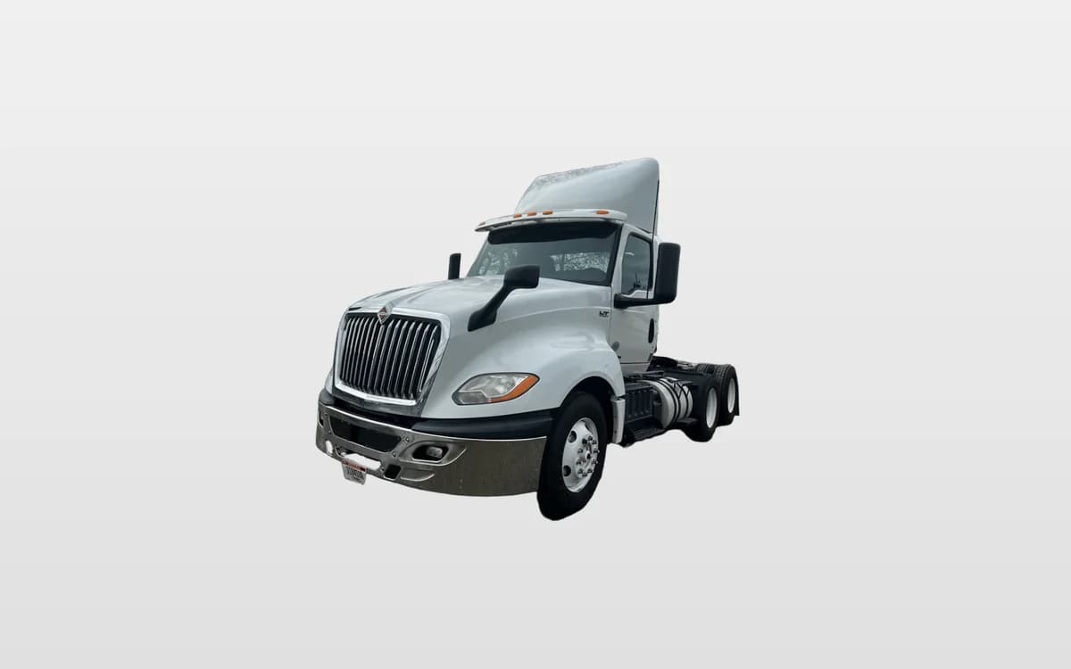 2018 International LT — photo 1