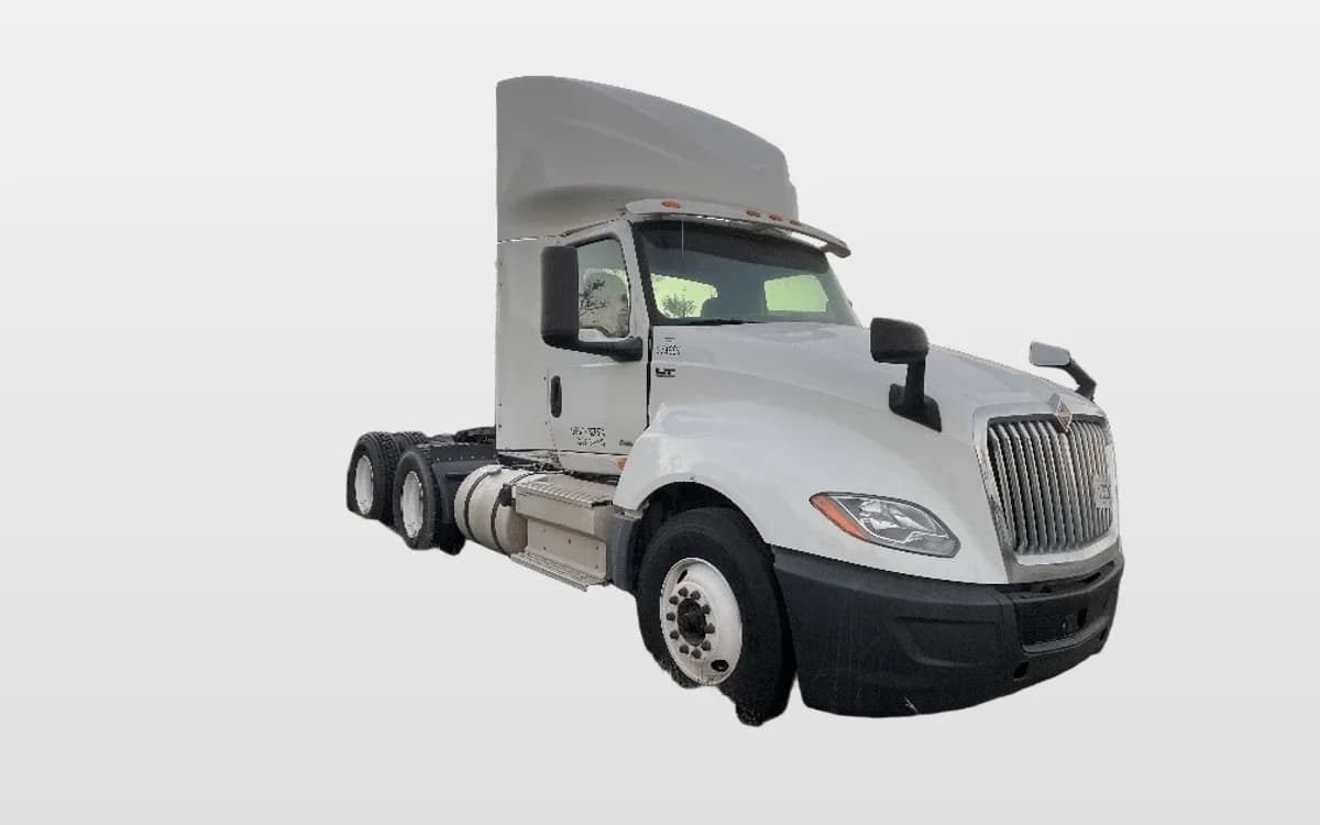 2019 International LT — photo 1