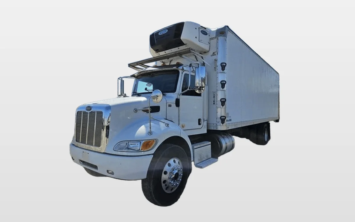 2017 PETERBILT 337 — photo 1