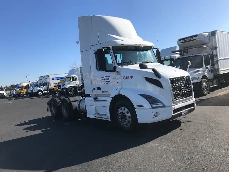 2020 Volvo VNR 640