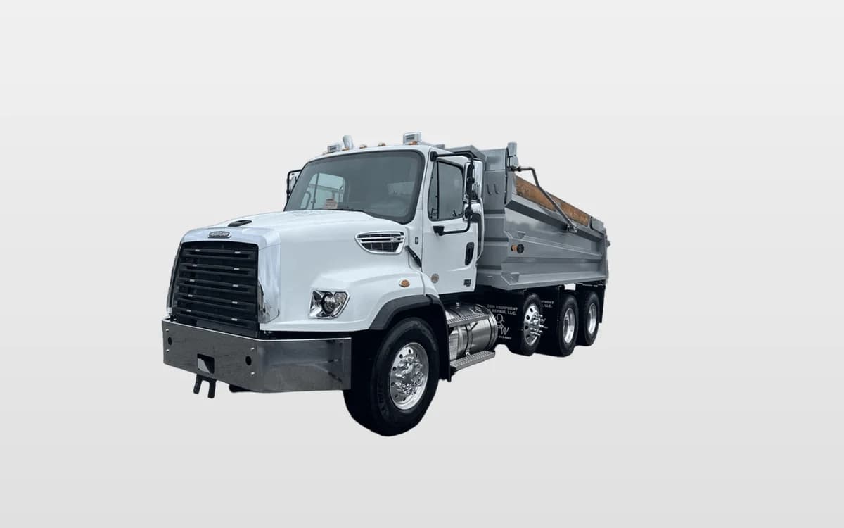 2025 Freightliner 114SD — photo 1