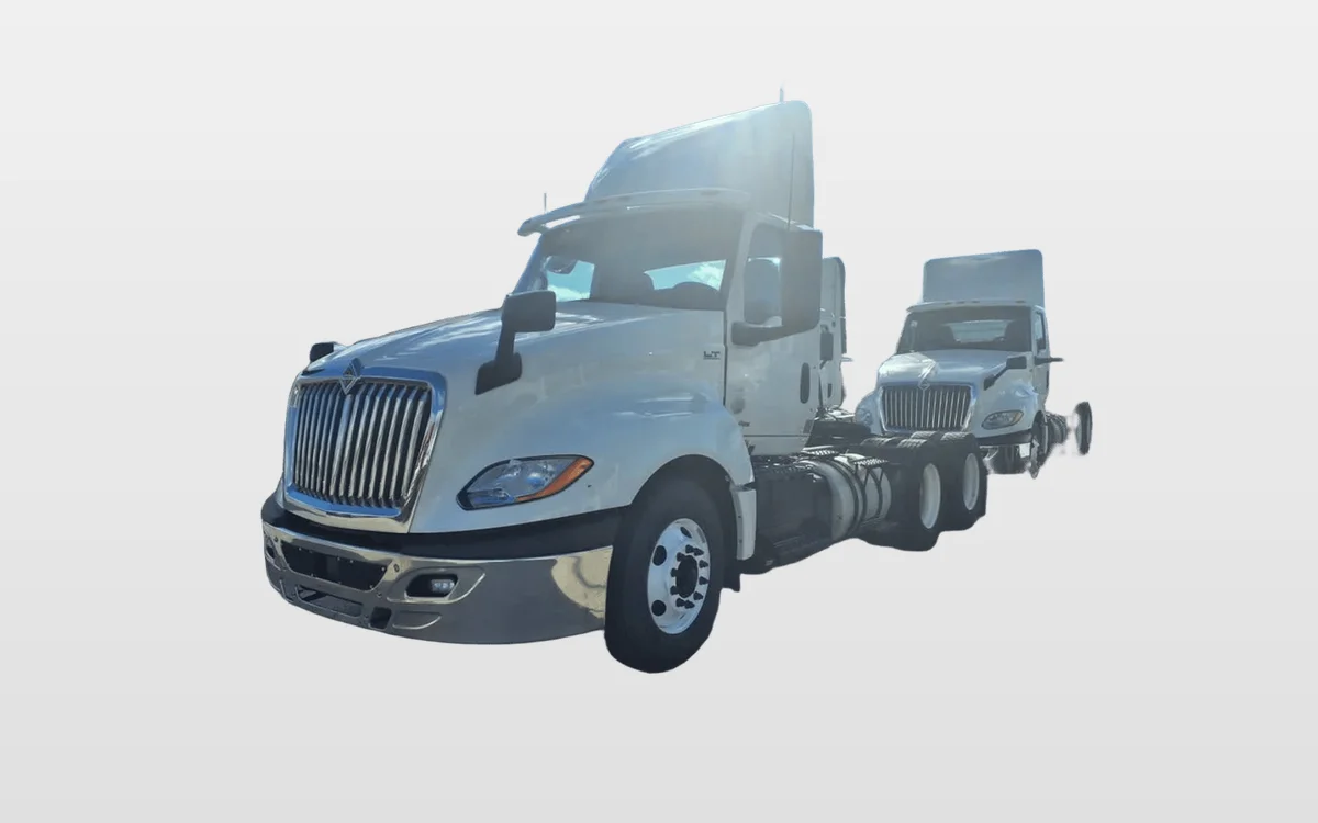 2019 International LT — photo 1