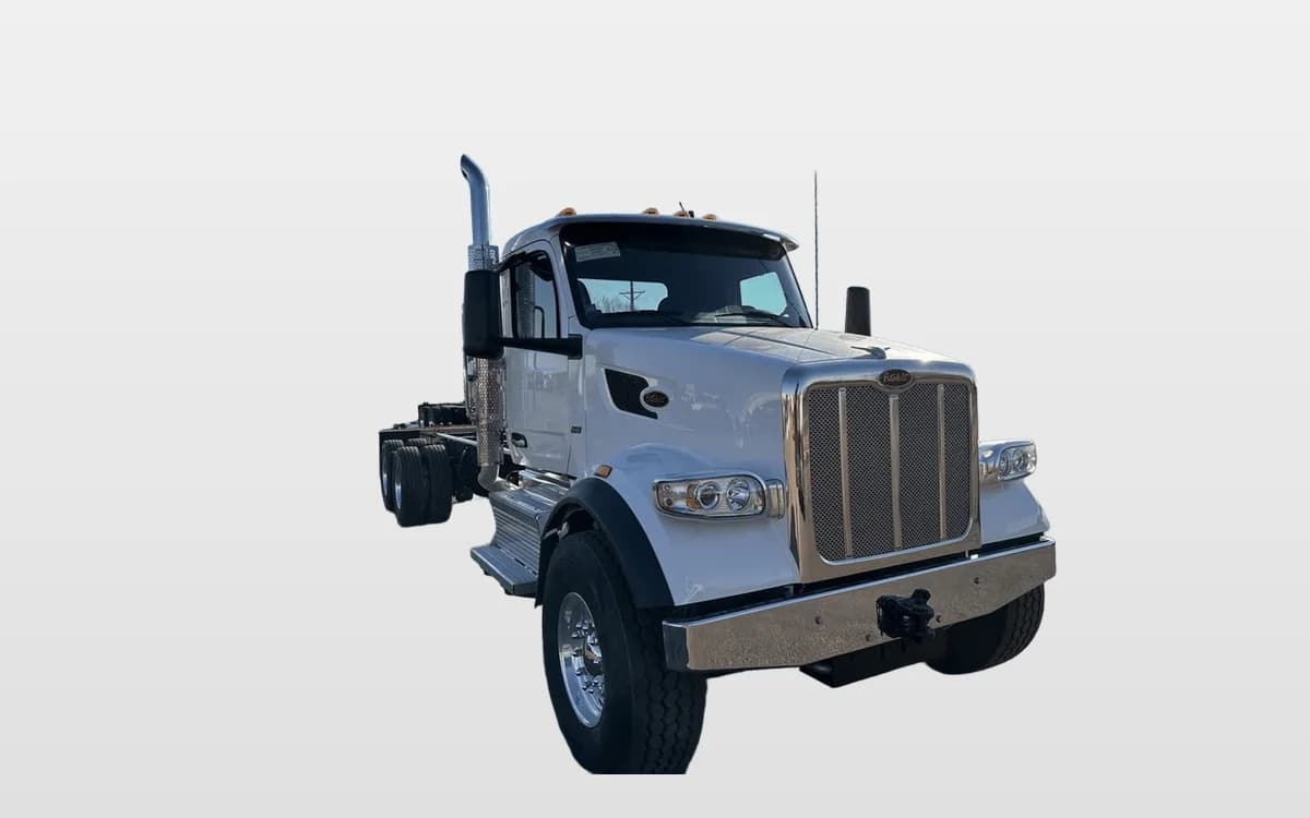 2025 Peterbilt 567 — photo 1