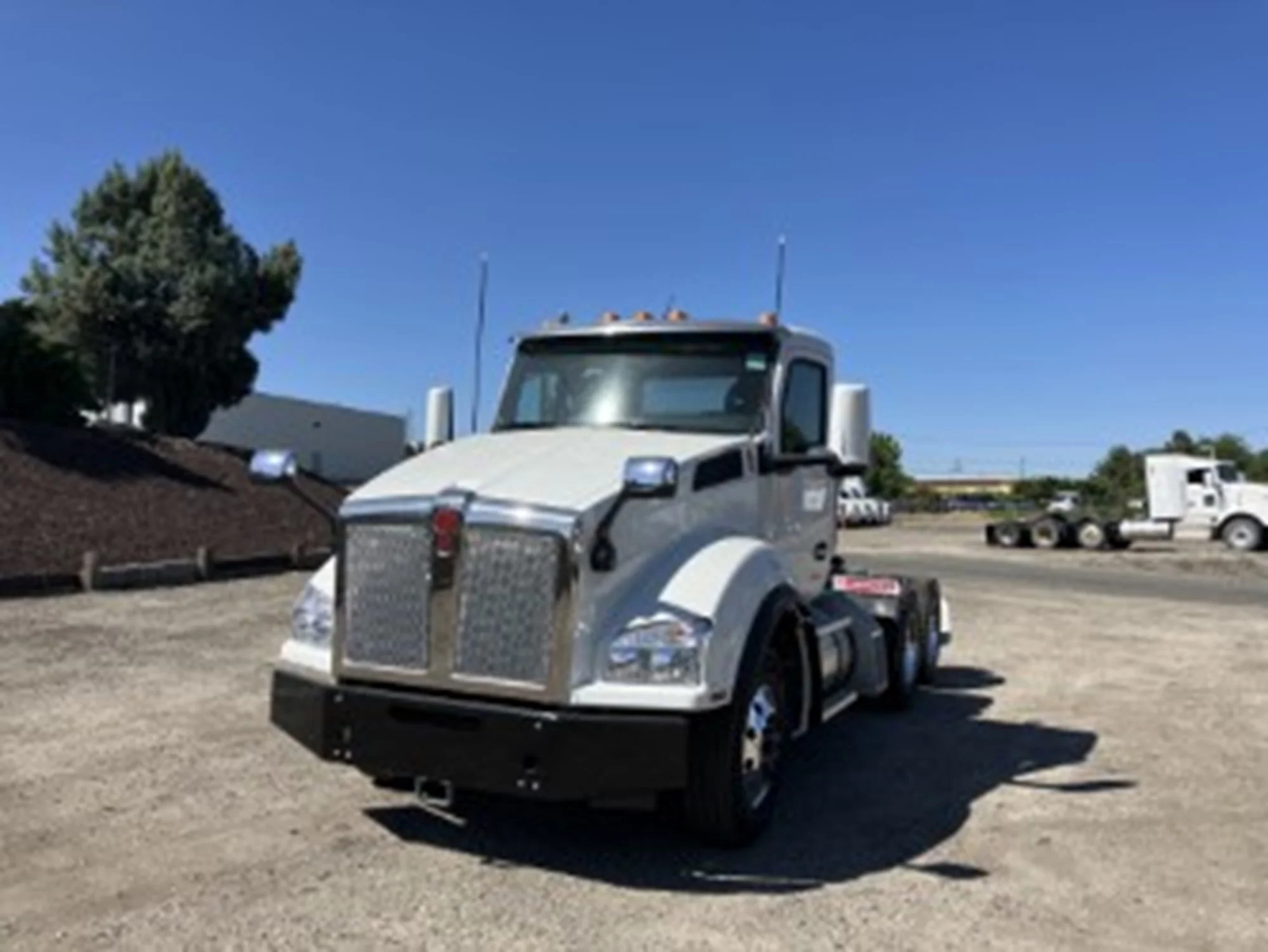 2025 Kenworth T880