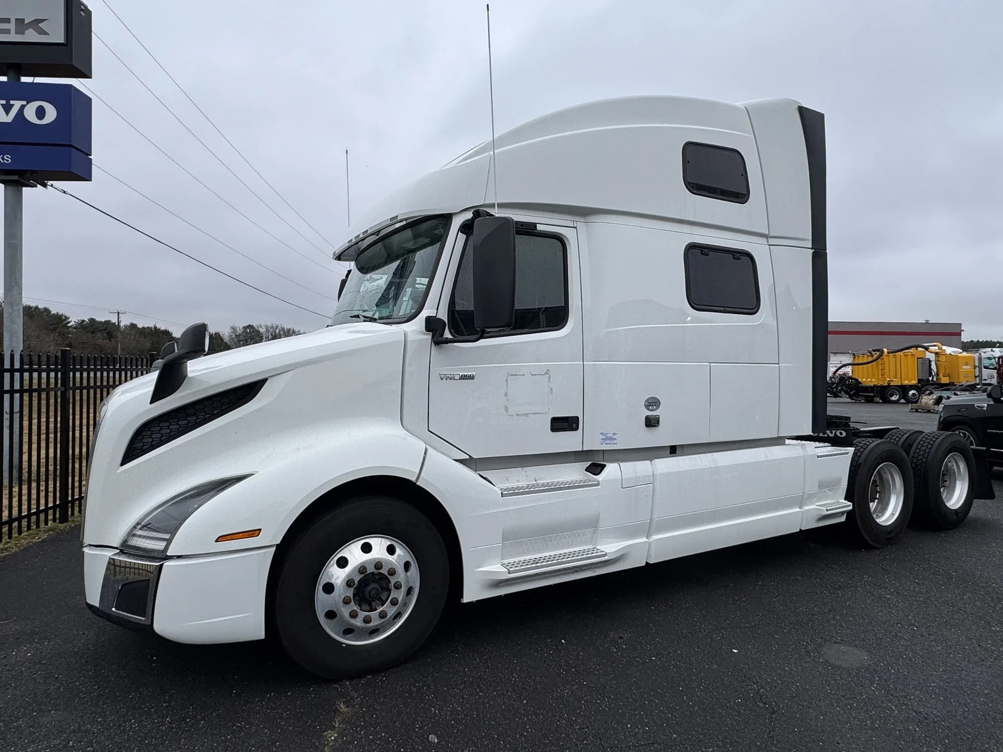 2023 Volvo VNL 860